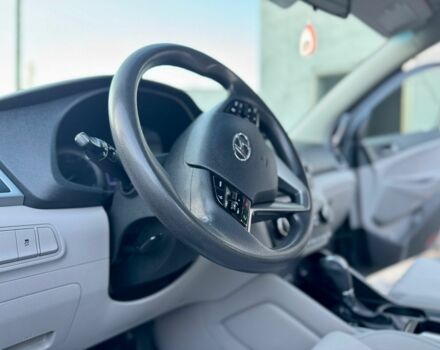 Серый Хендай Туксон, объемом двигателя 2 л и пробегом 115 тыс. км за 13950 $, фото 13 на Automoto.ua