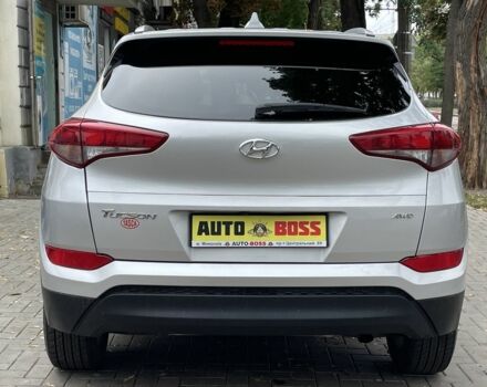 Сірий Хендай Туксон, об'ємом двигуна 2 л та пробігом 150 тис. км за 17999 $, фото 8 на Automoto.ua