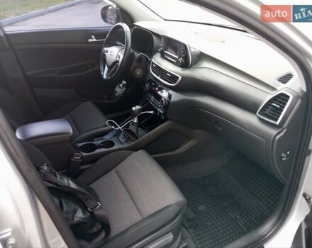 Сірий Хендай Туксон, об'ємом двигуна 2 л та пробігом 152 тис. км за 18000 $, фото 5 на Automoto.ua