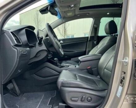 Серый Хендай Туксон, объемом двигателя 1.6 л и пробегом 93 тыс. км за 9000 $, фото 8 на Automoto.ua