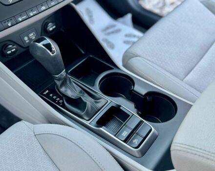 Серый Хендай Туксон, объемом двигателя 2 л и пробегом 115 тыс. км за 13950 $, фото 8 на Automoto.ua