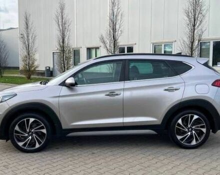 Серый Хендай Туксон, объемом двигателя 1.6 л и пробегом 93 тыс. км за 9000 $, фото 7 на Automoto.ua