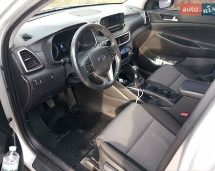 Сірий Хендай Туксон, об'ємом двигуна 2 л та пробігом 152 тис. км за 18000 $, фото 6 на Automoto.ua
