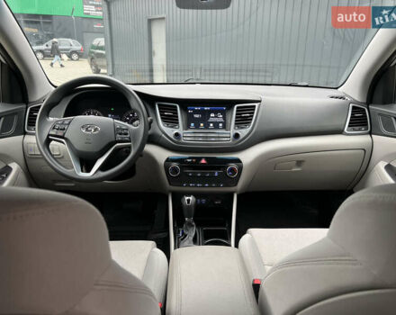 Серый Хендай Туксон, объемом двигателя 2 л и пробегом 123 тыс. км за 14999 $, фото 16 на Automoto.ua