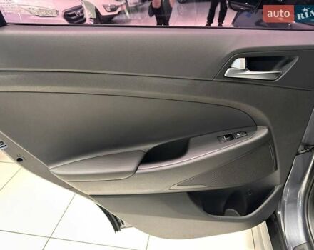 Серый Хендай Туксон, объемом двигателя 2 л и пробегом 69 тыс. км за 20900 $, фото 21 на Automoto.ua