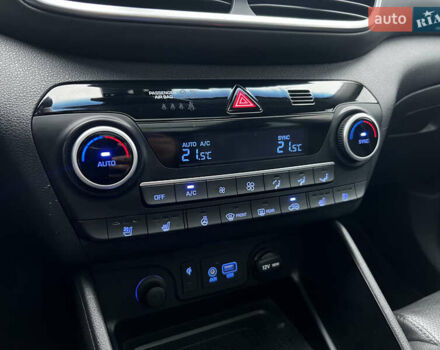 Серый Хендай Туксон, объемом двигателя 2 л и пробегом 117 тыс. км за 20600 $, фото 38 на Automoto.ua