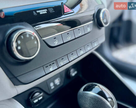 Сірий Хендай Туксон, об'ємом двигуна 2 л та пробігом 184 тис. км за 13950 $, фото 84 на Automoto.ua