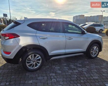 Серый Хендай Туксон, объемом двигателя 2 л и пробегом 121 тыс. км за 15300 $, фото 12 на Automoto.ua