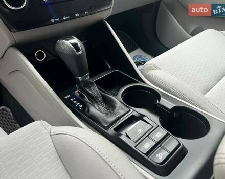 Серый Хендай Туксон, объемом двигателя 1.98 л и пробегом 139 тыс. км за 19500 $, фото 12 на Automoto.ua