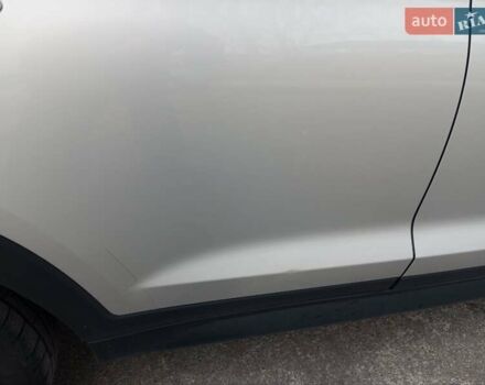 Сірий Хендай Туксон, об'ємом двигуна 2 л та пробігом 152 тис. км за 18000 $, фото 4 на Automoto.ua