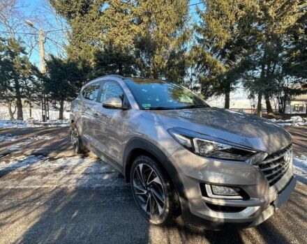 Серый Хендай Туксон, объемом двигателя 2 л и пробегом 96 тыс. км за 10000 $, фото 1 на Automoto.ua