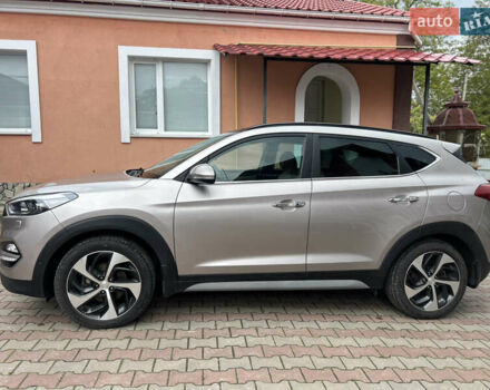 Серый Хендай Туксон, объемом двигателя 0 л и пробегом 219 тыс. км за 19499 $, фото 4 на Automoto.ua