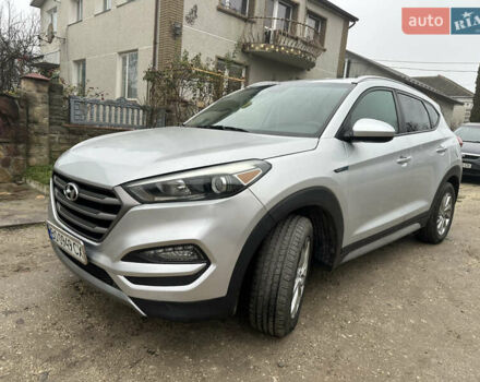 Серый Хендай Туксон, объемом двигателя 2 л и пробегом 130 тыс. км за 15500 $, фото 1 на Automoto.ua