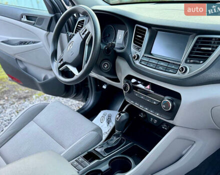 Сірий Хендай Туксон, об'ємом двигуна 2 л та пробігом 184 тис. км за 13950 $, фото 70 на Automoto.ua