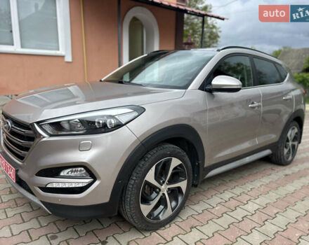 Серый Хендай Туксон, объемом двигателя 0 л и пробегом 219 тыс. км за 19499 $, фото 2 на Automoto.ua