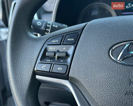 Сірий Хендай Туксон, об'ємом двигуна 1.6 л та пробігом 102 тис. км за 21500 $, фото 13 на Automoto.ua