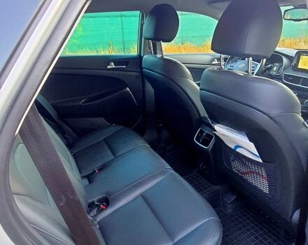 Сірий Хендай Туксон, об'ємом двигуна 2 л та пробігом 28 тис. км за 24500 $, фото 3 на Automoto.ua