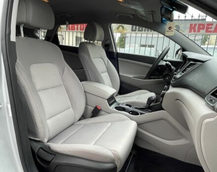 Сірий Хендай Туксон, об'ємом двигуна 2 л та пробігом 150 тис. км за 17999 $, фото 10 на Automoto.ua