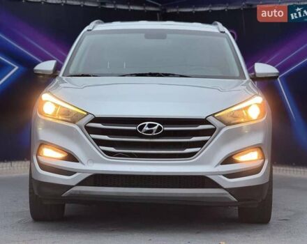 Серый Хендай Туксон, объемом двигателя 1.6 л и пробегом 66 тыс. км за 16999 $, фото 2 на Automoto.ua