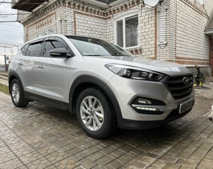 Серый Хендай Туксон, объемом двигателя 2 л и пробегом 92 тыс. км за 20500 $, фото 2 на Automoto.ua