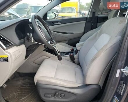 Хендай Туксон 2018 у Тернополі на Automoto.ua Сірий Хендай Туксон, об'ємом двигуна 2 л та пробігом 147 тис. км за 3200 $, фото 6 на Automoto.ua