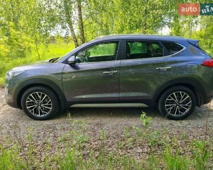Серый Хендай Туксон, объемом двигателя 2 л и пробегом 163 тыс. км за 20700 $, фото 2 на Automoto.ua