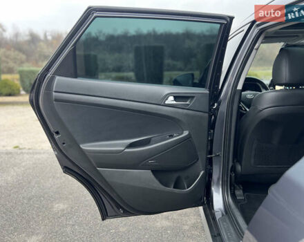 Серый Хендай Туксон, объемом двигателя 2 л и пробегом 117 тыс. км за 20600 $, фото 28 на Automoto.ua