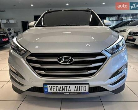 Серый Хендай Туксон, объемом двигателя 2 л и пробегом 127 тыс. км за 21500 $, фото 1 на Automoto.ua