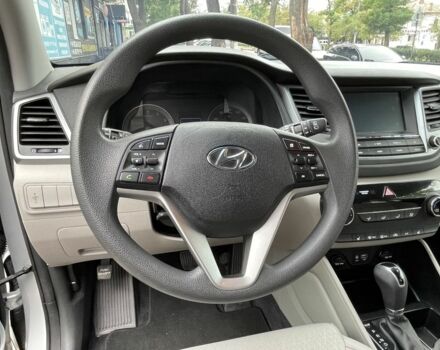 Сірий Хендай Туксон, об'ємом двигуна 2 л та пробігом 150 тис. км за 17999 $, фото 14 на Automoto.ua