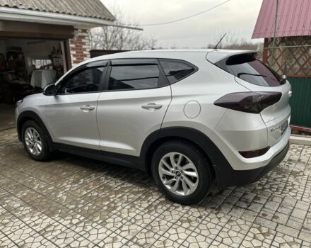 Серый Хендай Туксон, объемом двигателя 2 л и пробегом 92 тыс. км за 20500 $, фото 4 на Automoto.ua