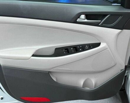 Серый Хендай Туксон, объемом двигателя 1.6 л и пробегом 66 тыс. км за 16999 $, фото 5 на Automoto.ua