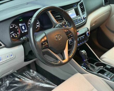 Серый Хендай Туксон, объемом двигателя 1.6 л и пробегом 66 тыс. км за 16999 $, фото 4 на Automoto.ua