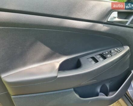 Серый Хендай Туксон, объемом двигателя 2 л и пробегом 163 тыс. км за 20700 $, фото 11 на Automoto.ua