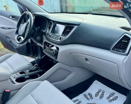 Сірий Хендай Туксон, об'ємом двигуна 2 л та пробігом 184 тис. км за 13950 $, фото 63 на Automoto.ua