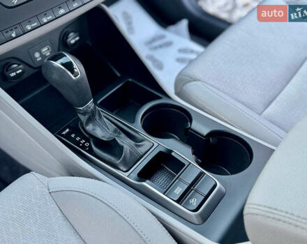 Сірий Хендай Туксон, об'ємом двигуна 2 л та пробігом 184 тис. км за 13950 $, фото 81 на Automoto.ua