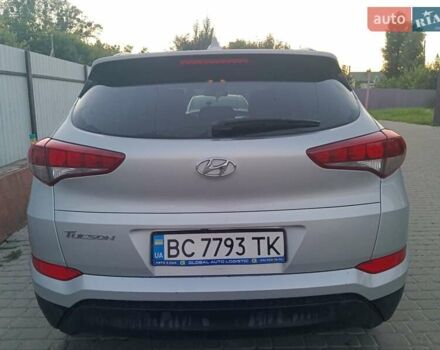 Сірий Хендай Туксон, об'ємом двигуна 2 л та пробігом 75 тис. км за 15000 $, фото 18 на Automoto.ua