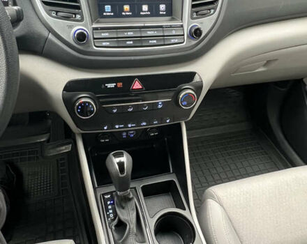 Серый Хендай Туксон, объемом двигателя 2 л и пробегом 123 тыс. км за 14999 $, фото 17 на Automoto.ua