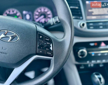 Сірий Хендай Туксон, об'ємом двигуна 2 л та пробігом 184 тис. км за 13950 $, фото 89 на Automoto.ua