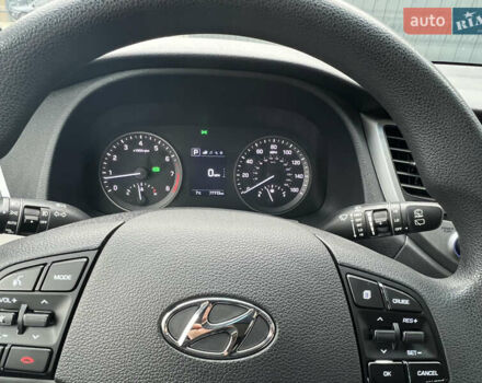 Серый Хендай Туксон, объемом двигателя 2 л и пробегом 123 тыс. км за 14999 $, фото 15 на Automoto.ua