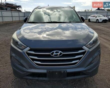 Хендай Туксон 2018 у Тернополі на Automoto.ua Сірий Хендай Туксон, об'ємом двигуна 2 л та пробігом 147 тис. км за 3200 $, фото 4 на Automoto.ua