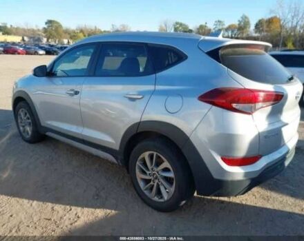 Серый Хендай Туксон, объемом двигателя 2 л и пробегом 70 тыс. км за 4000 $, фото 2 на Automoto.ua