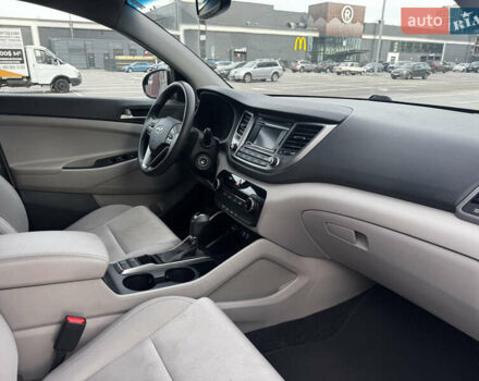 Сірий Хендай Туксон, об'ємом двигуна 2 л та пробігом 89 тис. км за 15400 $, фото 18 на Automoto.ua