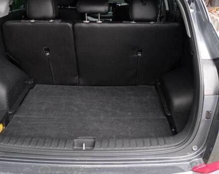 Сірий Хендай Туксон, об'ємом двигуна 2 л та пробігом 128 тис. км за 16800 $, фото 3 на Automoto.ua