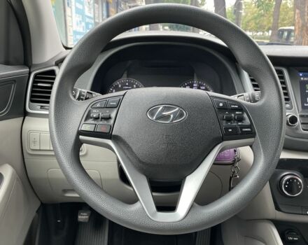 Сірий Хендай Туксон, об'ємом двигуна 2 л та пробігом 150 тис. км за 17999 $, фото 20 на Automoto.ua