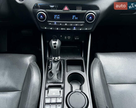 Серый Хендай Туксон, объемом двигателя 2 л и пробегом 117 тыс. км за 20600 $, фото 20 на Automoto.ua