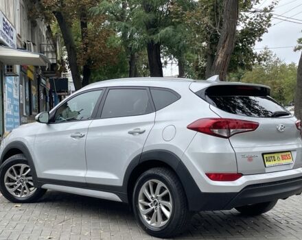 Сірий Хендай Туксон, об'ємом двигуна 2 л та пробігом 150 тис. км за 17999 $, фото 6 на Automoto.ua