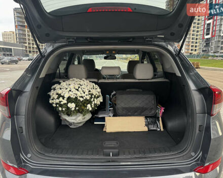 Сірий Хендай Туксон, об'ємом двигуна 2 л та пробігом 89 тис. км за 15400 $, фото 19 на Automoto.ua