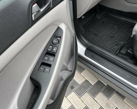 Серый Хендай Туксон, объемом двигателя 2 л и пробегом 123 тыс. км за 14999 $, фото 13 на Automoto.ua