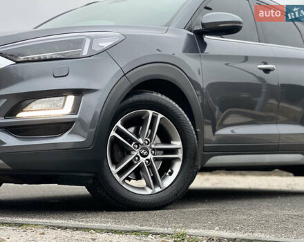 Серый Хендай Туксон, объемом двигателя 2 л и пробегом 117 тыс. км за 20600 $, фото 3 на Automoto.ua