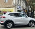 Сірий Хендай Туксон, об'ємом двигуна 2 л та пробігом 150 тис. км за 17999 $, фото 3 на Automoto.ua